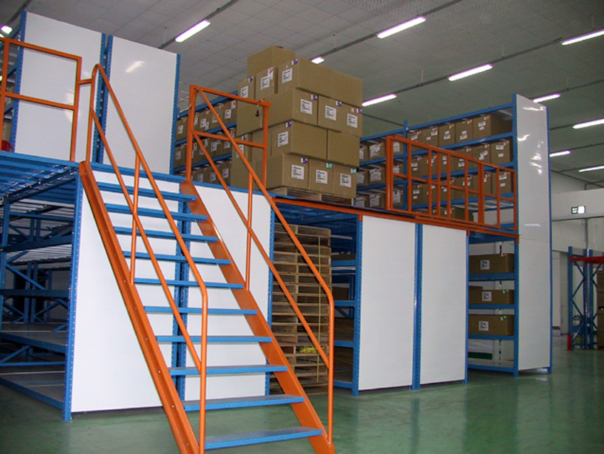 Saupoudrez le rayonnage industriel de support à plusieurs niveaux enduit de mezzanine pour l'entrepôt
